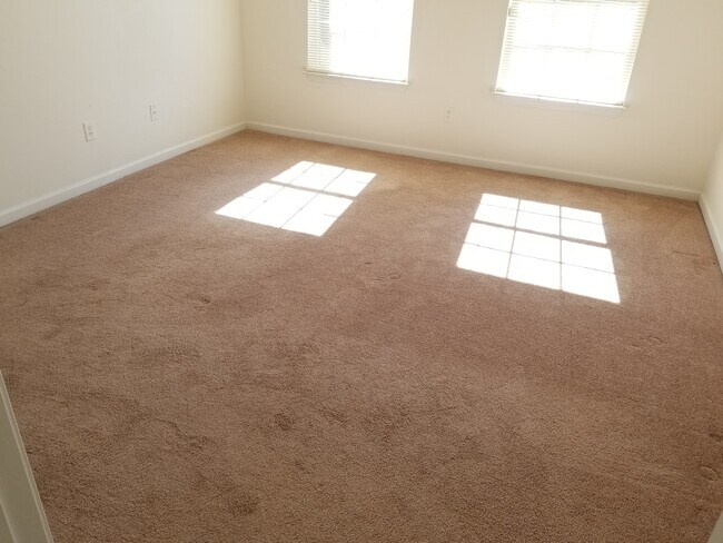 Building Photo - 211 Sunview Drive