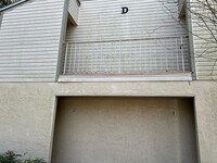 Building Photo - Walk to Campus from your Downstairs Flat