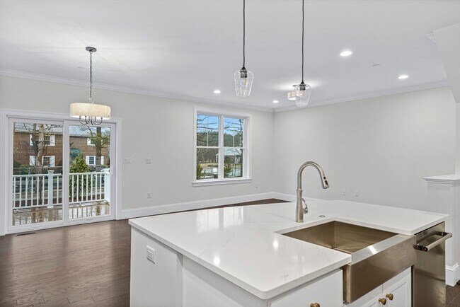 Building Photo - 15 Lily Pond Ln