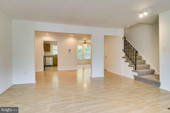 Building Photo - 9911 Whitewater Dr