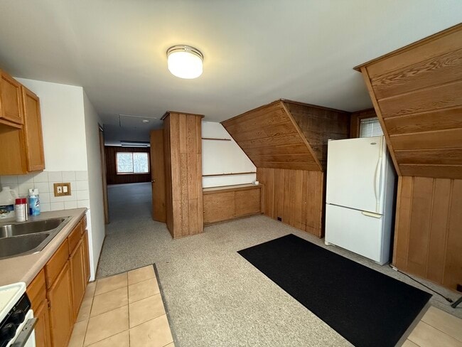 Building Photo - 4844 W Montrose Ave