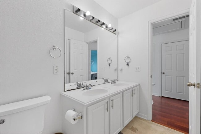 Building Photo - 2659 Salorn Way
