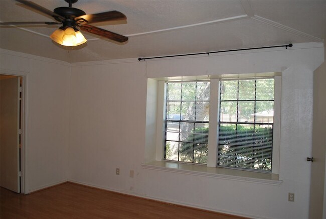 Building Photo - 1416 Sandy Creek Dr