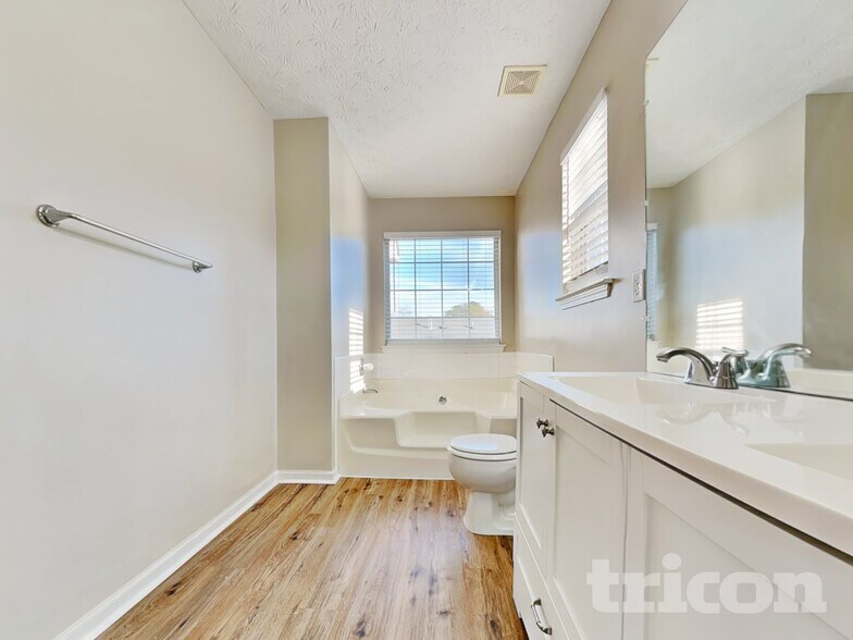 Building Photo - 1681 Riverchase Cir NE