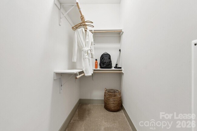 Building Photo - 905 Kenilworth Ave