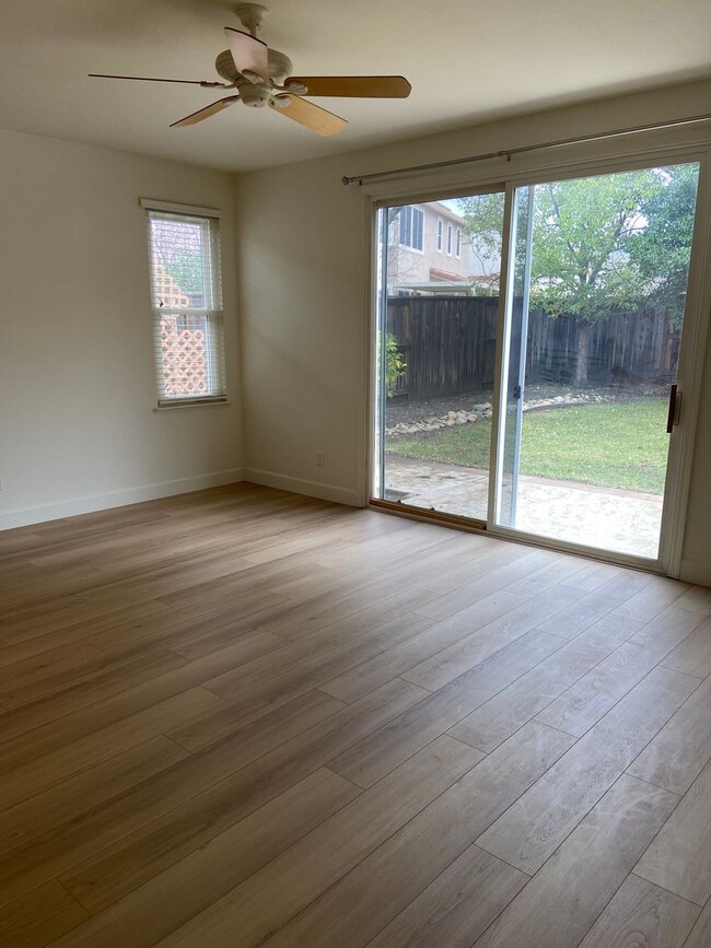 Building Photo - Folsom Parkway - 4 Bdrm, 3 bath