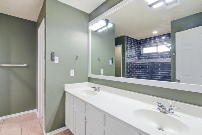 Building Photo - 120 Mule Deer Ct