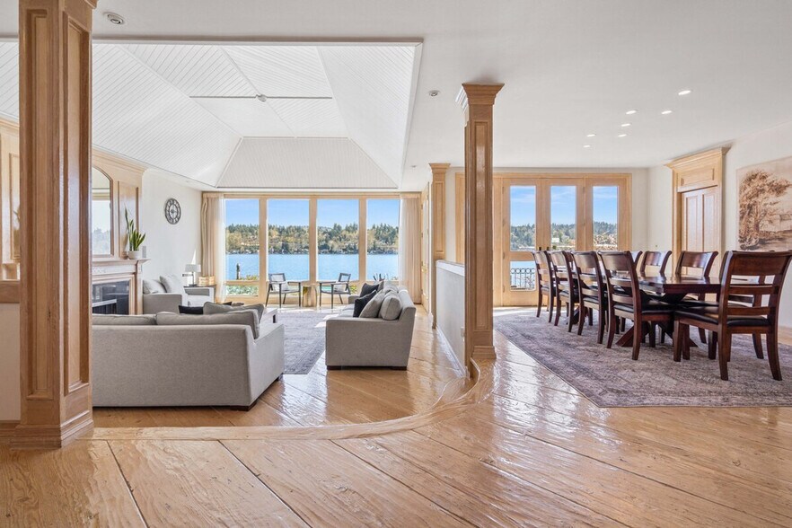 Building Photo - 6408 E Mercer Way