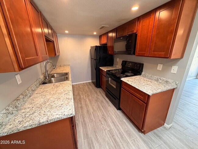 Building Photo - 6541 N 67th Ave