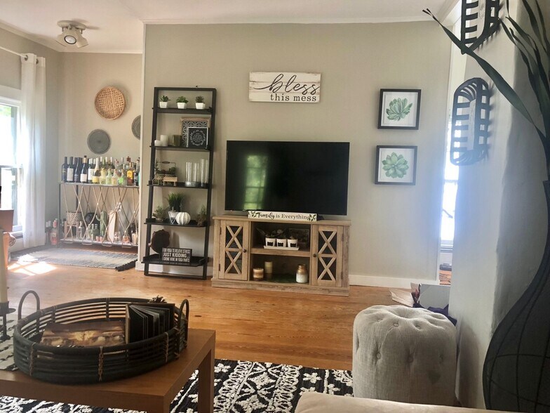 Building Photo - 53 White St