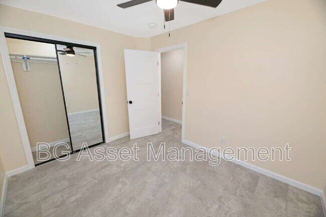 Building Photo - 2807 Sabral Cir