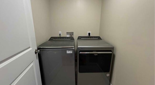 Building Photo - 58 Pleasant St