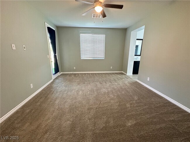 Building Photo - 9565 Camelback Crk Dr