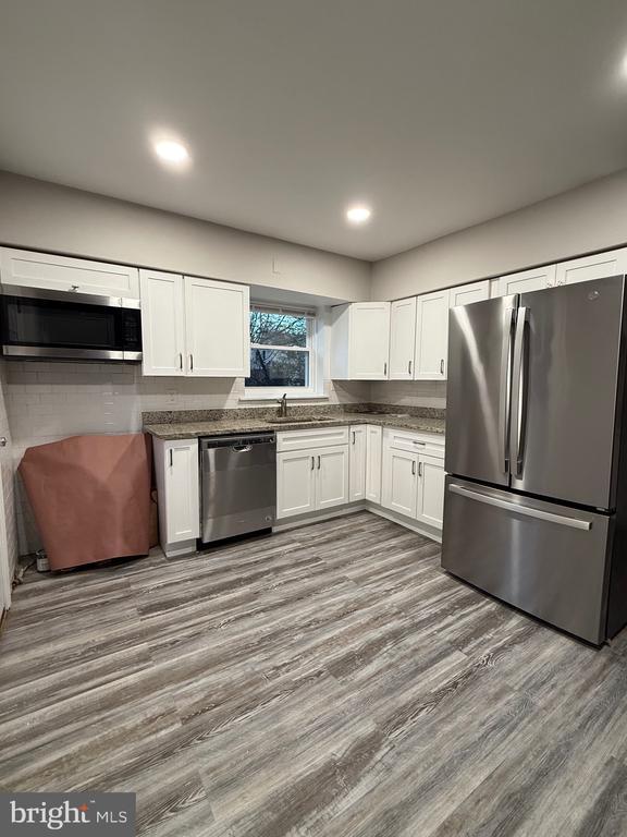 Building Photo - 5852 Mt Vernon Dr