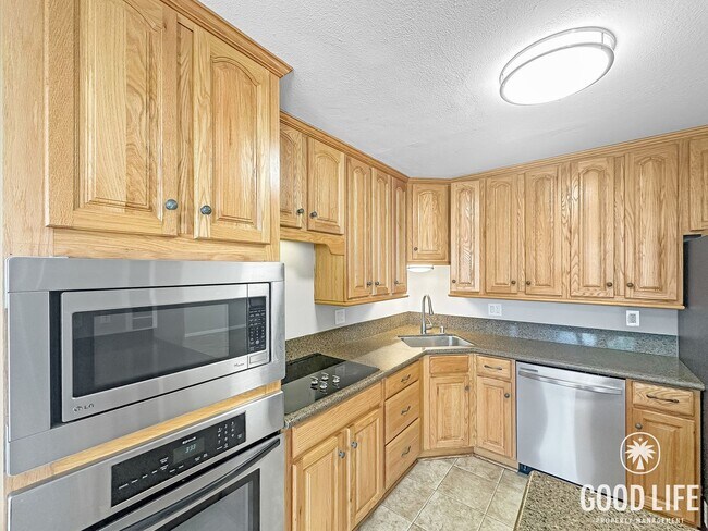 Building Photo - SD: Spacious 3BD/2.5BA Two-Story Condo in Southwest Chula Vista with Kitchen Island, In-Unit Laun...