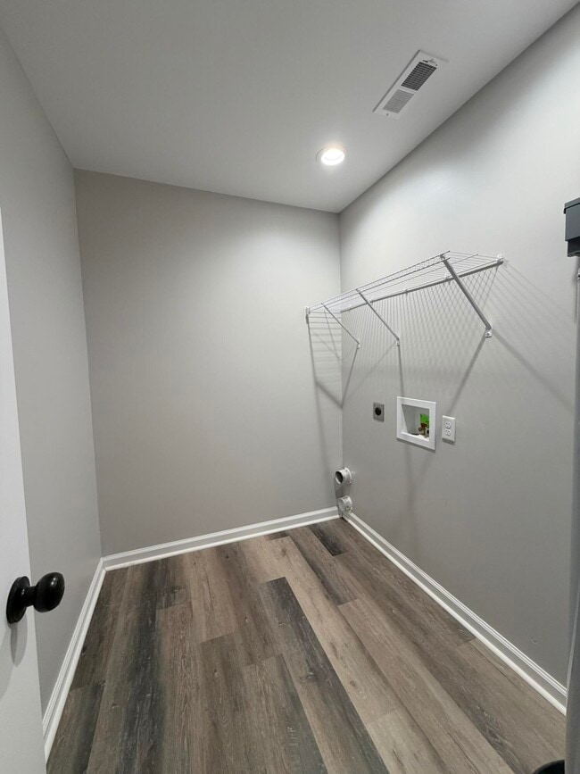 Building Photo - 7020 Caravan Dr