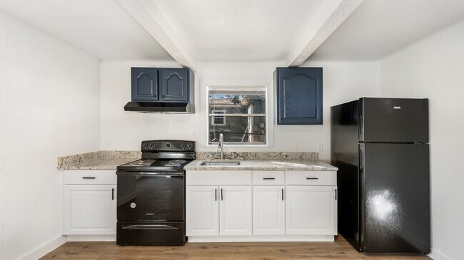 Building Photo - 2600 Morales St