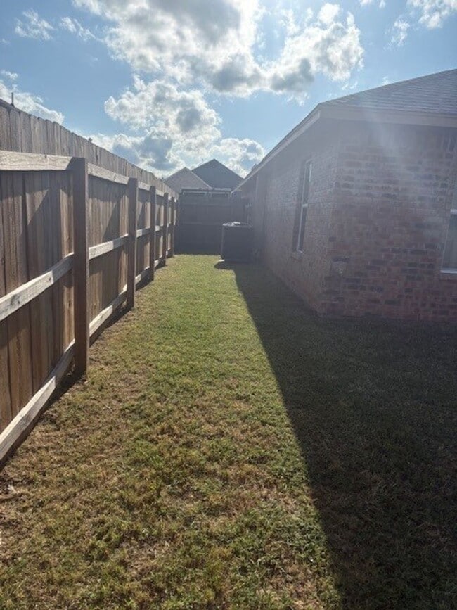 Building Photo - Great home located in Cache, OK. Mountain ...
