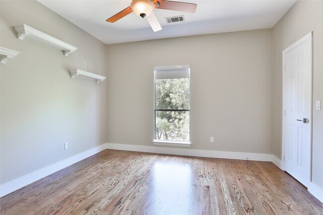 Building Photo - 1743 French Village Dr