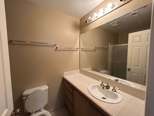 Building Photo - Spacious single story 3 bedroom home seeking new family!