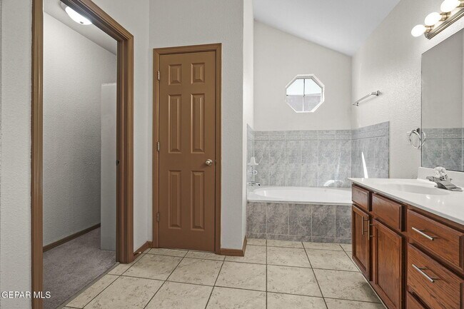 Building Photo - 12705 Tierra Flores Dr