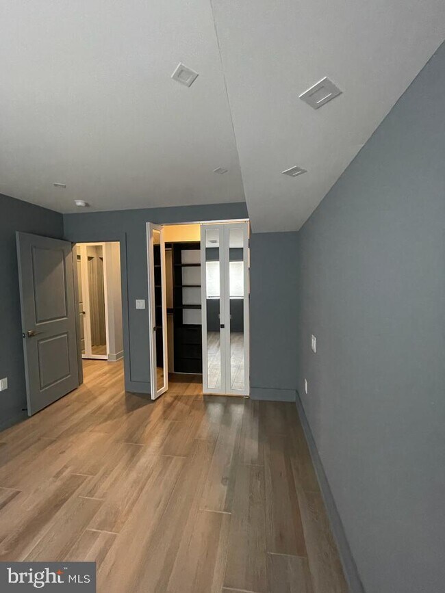 Building Photo - 527 S 20th St