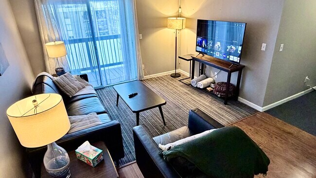 Building Photo - 4660 Reka Dr