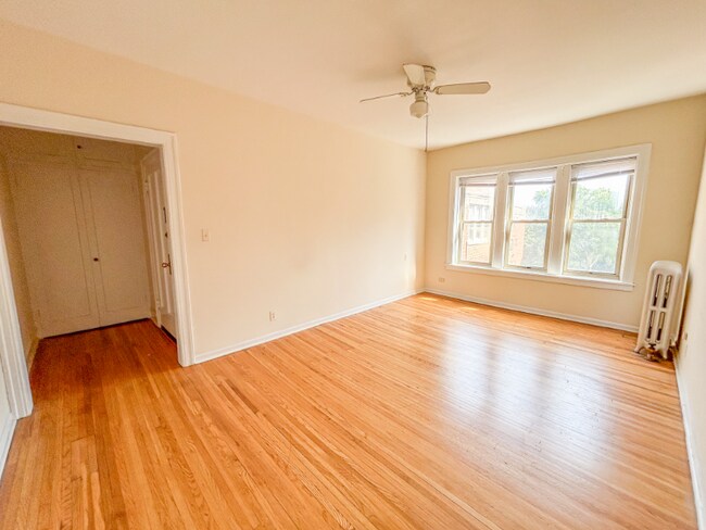 Building Photo - 6540 N Lakewood Ave