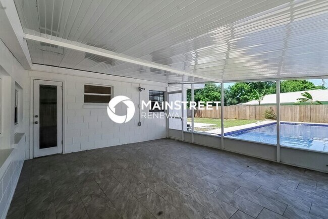 Building Photo - 3 Bedroom Pet-Friendly Home in Winter Haven, FL with Main Street Renewal