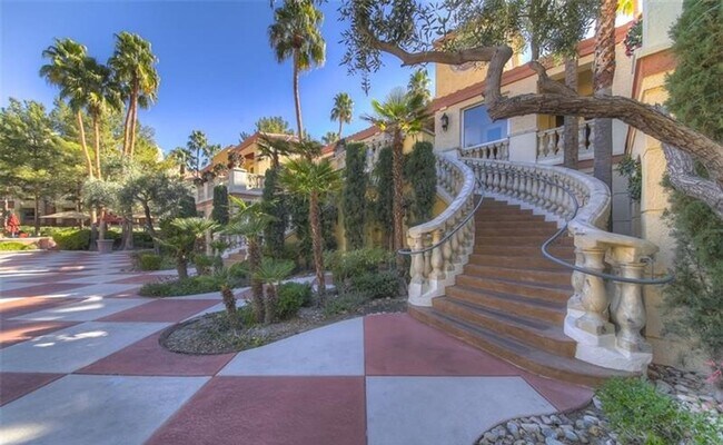 Building Photo - Great opportunity condo in a highly desirable central Las Vegas location