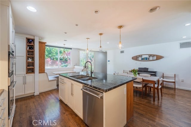 Building Photo - 2404 Laurel Ave