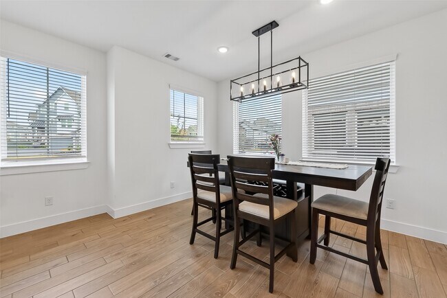 Building Photo - 15162 Post Oak Fls Dr