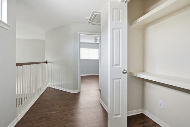 Building Photo - 2605 Los Alamos Cir