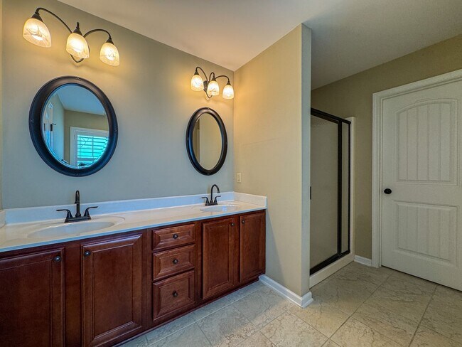Building Photo - 2900 Blackwater Ct