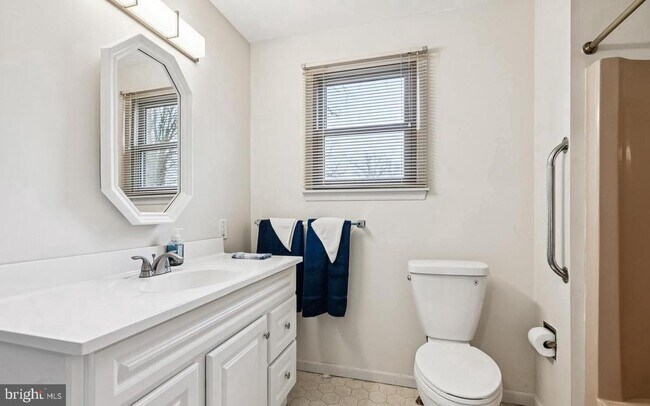 Building Photo - 715 Cooper Landing Rd