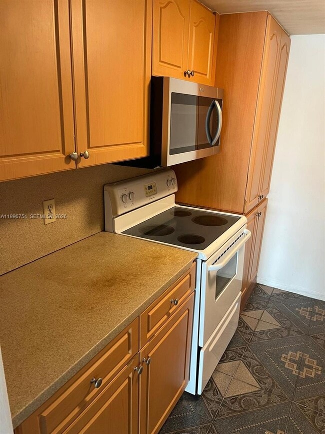 Building Photo - 285 NE 191st St