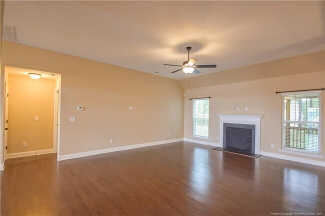 Building Photo - 124 Summer Creek Ln