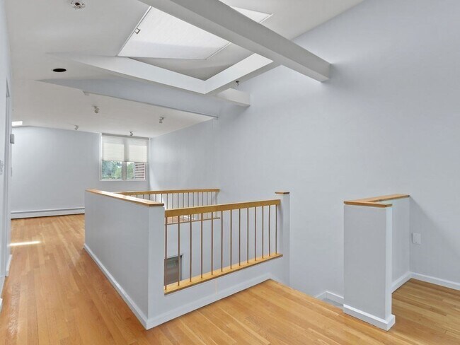 Building Photo - 336 Harvard St