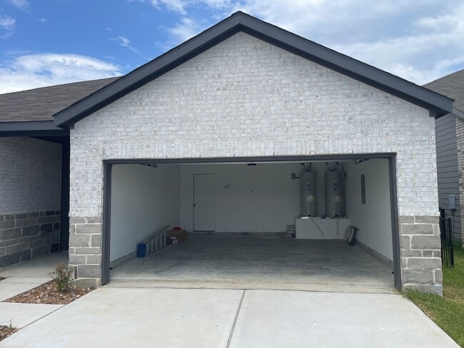 Building Photo - 545 Shoreview Dr