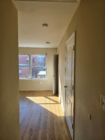 Building Photo - 15 Longworth St