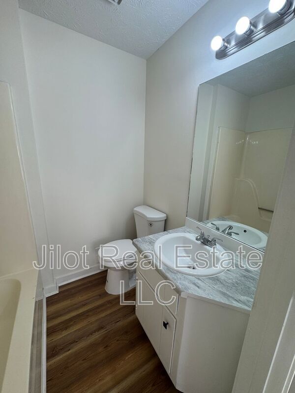 Building Photo - 5233 Ridge Forest Dr