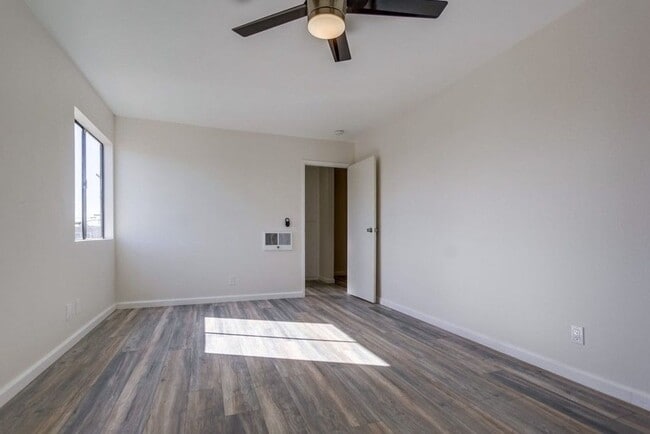 Building Photo - Upgraded 1/1 condo in Normal Heights! Pool...