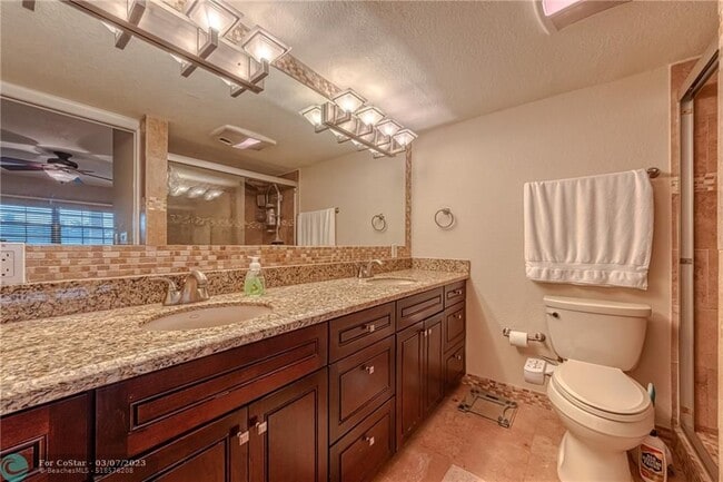 Building Photo - 3850 Oaks Clubhouse Dr