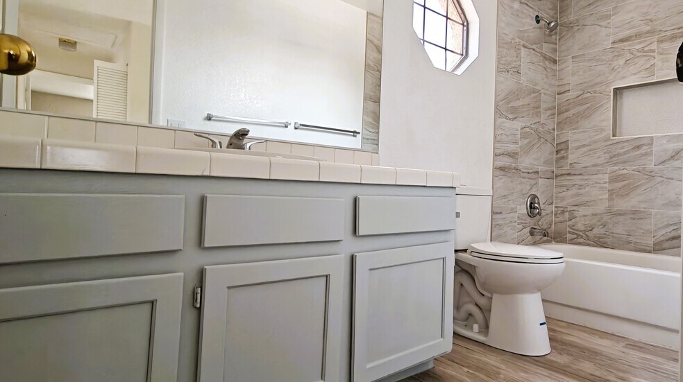 Master Bath - 371 Lander Dr