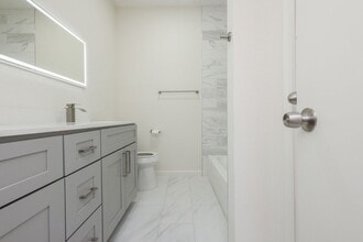 Building Photo - 17441 Red Oak Dr