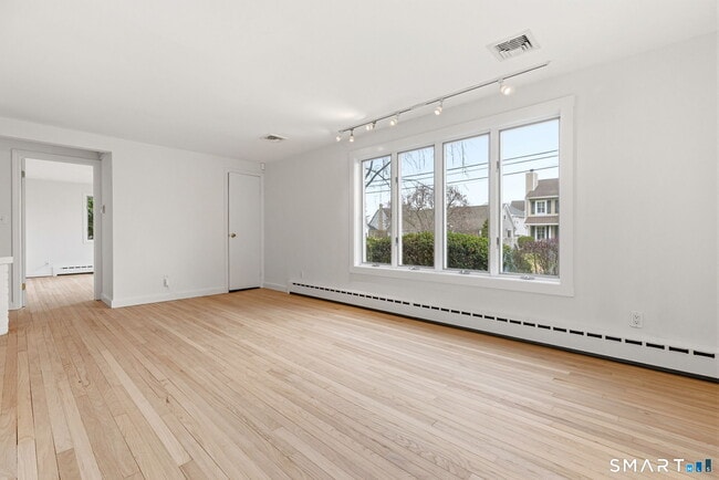 Building Photo - 100 Shorefront Park