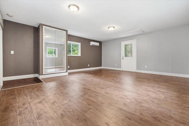 Building Photo - 9535 Listeria St