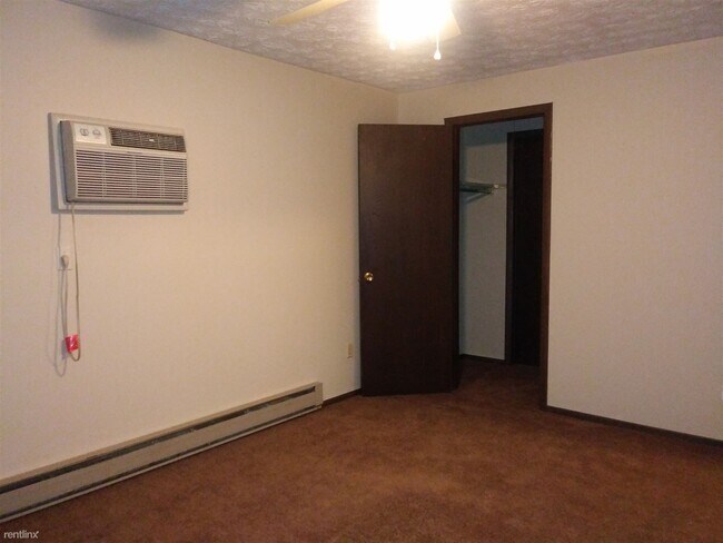 Building Photo - 797 Kerns Dr NE