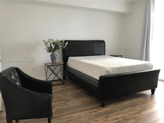 Building Photo - 7900 Harbor Island Dr