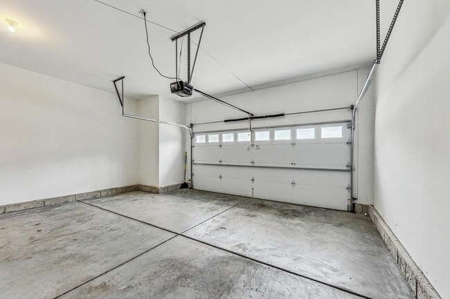 Building Photo - 8101 Floral Ave
